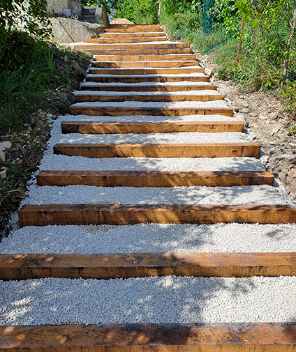 Terrassement et revêtement drainant des marches autour d'Aix en Provence